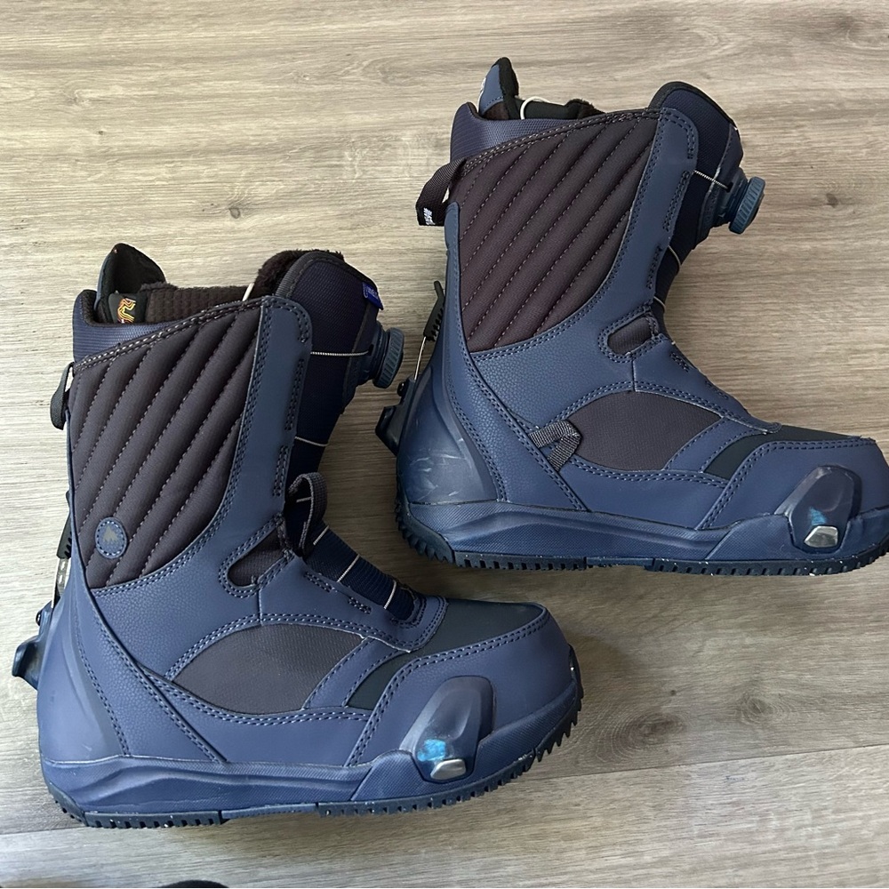Burton Women’s Snowboard boots, limelight step on, color: dress blue. Size 7.5